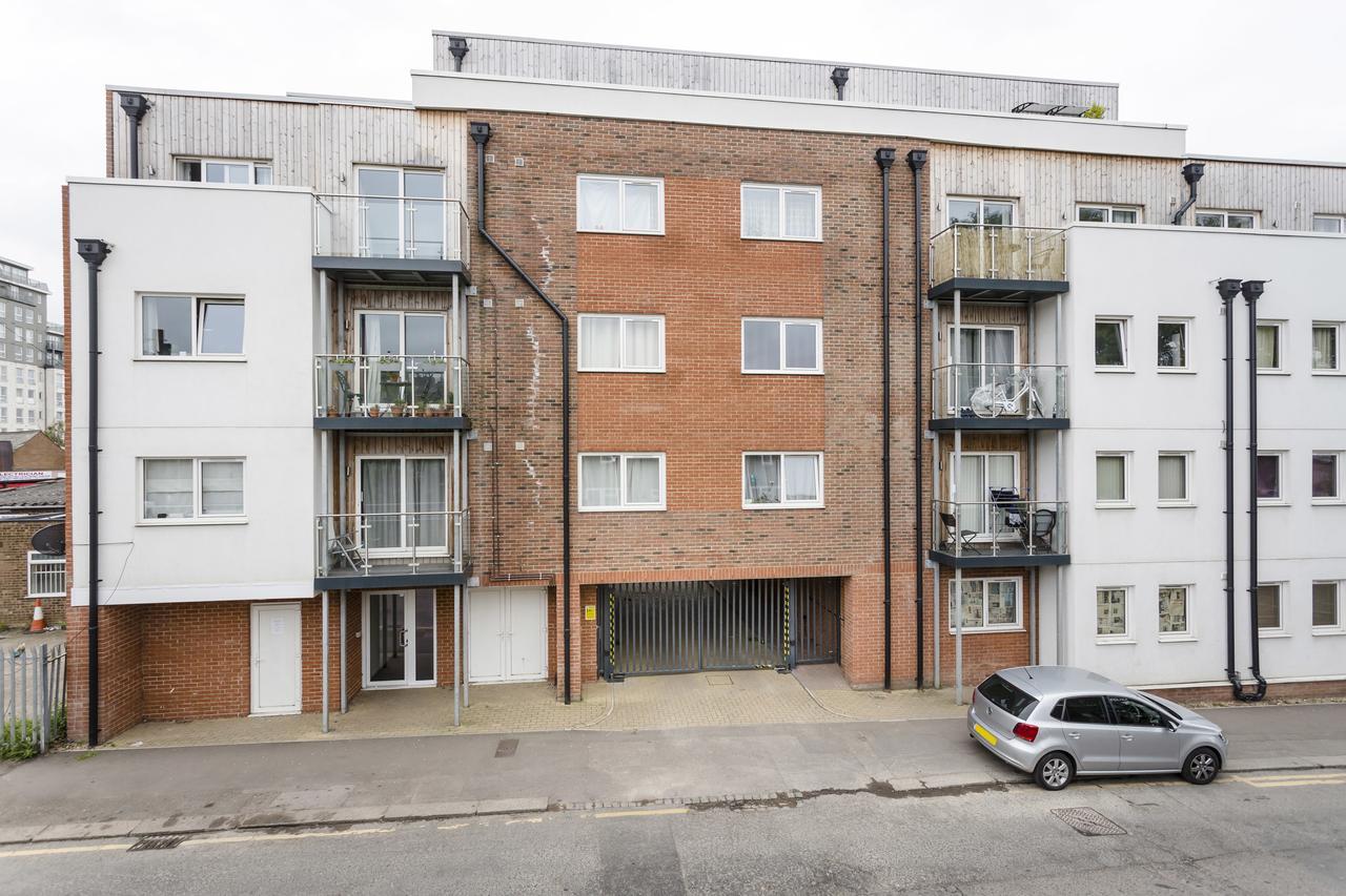 1 Bed Apt Sleeps 4 Luton  Exterior photo